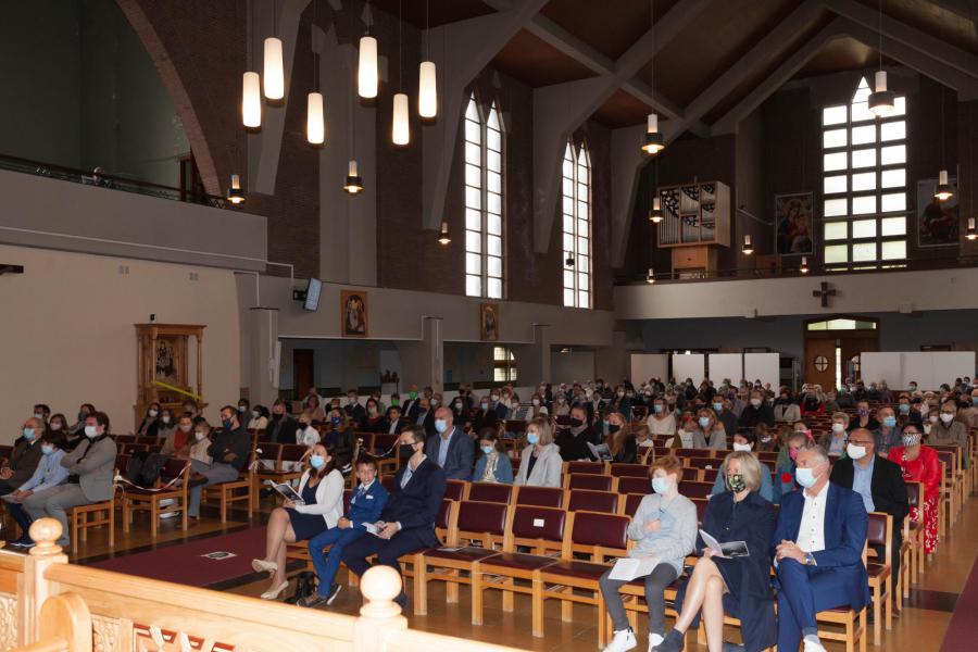 Vieren in coronatijd betekent afstand houden 