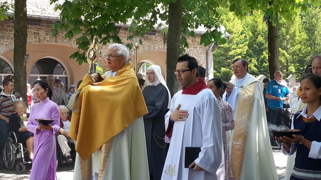 Mgr. Hoogmartens in Banneux © Limburgs Banneuxnetwerk
