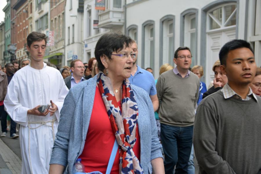 Sacramentsprocessie vanuit de Sint-Kwintenkerk naar de Sint-Pieterskerk © Pastorale zone Leuven aan de Dijle