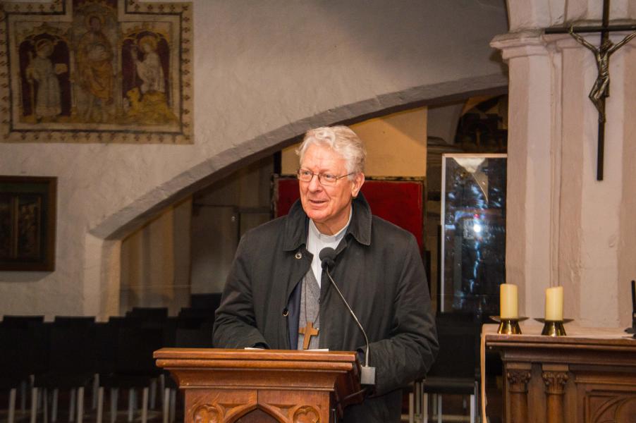 Mgr Van Looy bedankt en bemoedigt de dekenale ploegen © Bisdom Gent, foto: Karel Van de Voorde