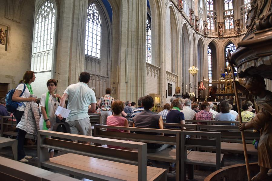 De catechistendag werd afgesloten met een eucharistieviering in de Sint-Martinusbasiliek in Halle. © PDL