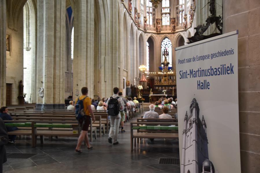 De Catechistendag werd afgesloten met een eucharistieviering in de Sint-Martinusbasiliek in Halle. © PDL
