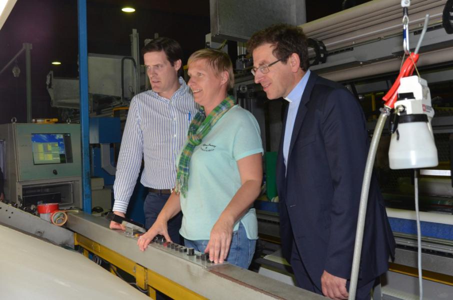 Bij Maes Matress Ticking volgde bisschop Lode de volledige productie. 