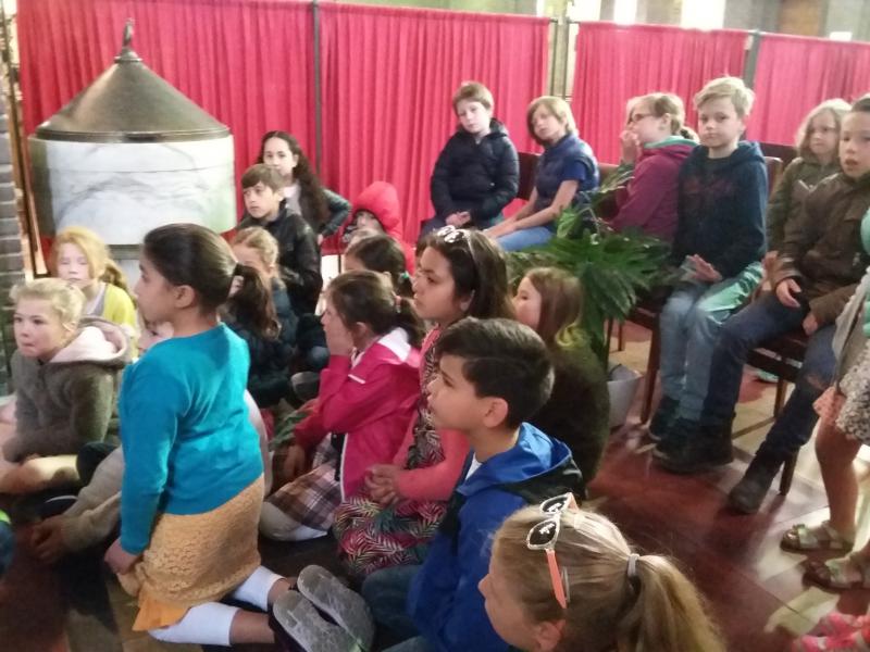 De Rozenkransschool viert Pasen © GV