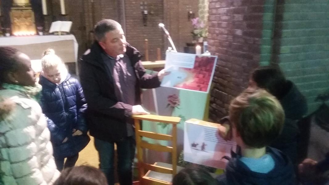 De meester vertelt over Kerstmis 