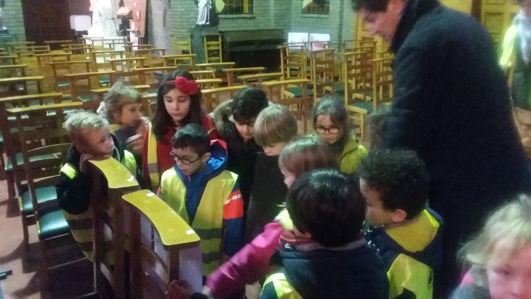 De kinderen van de Rozenkransschool staan stil bij het kerstverhaal 
