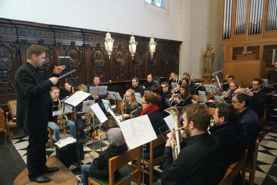 fanfare en koffiestop 