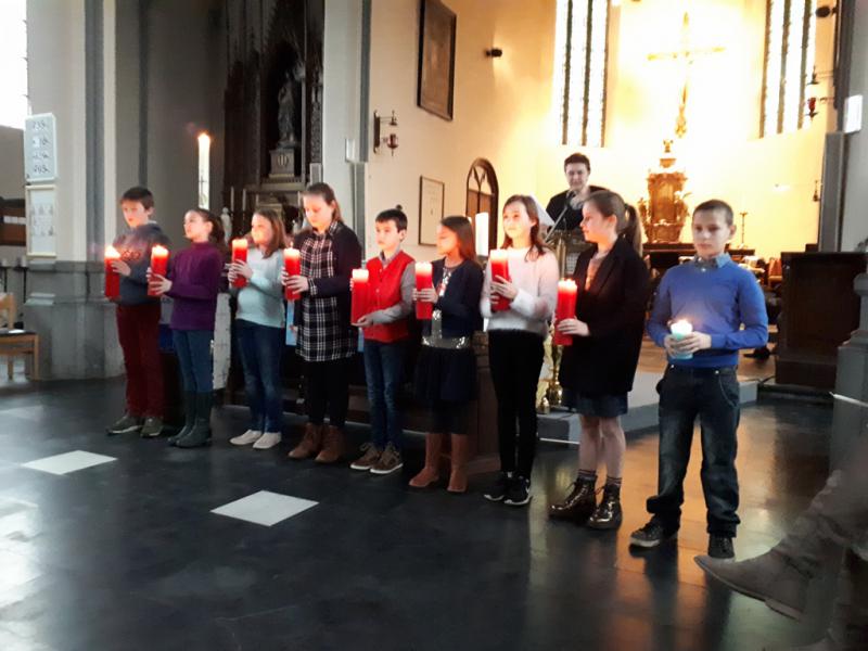 Tijdens de lichtmisviering van Ingooigem was er de naamopgave voor de vormelingen. 