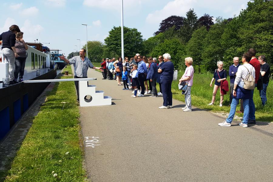 De deelnemers zijn bijna klaar om aan boord te gaan © rb