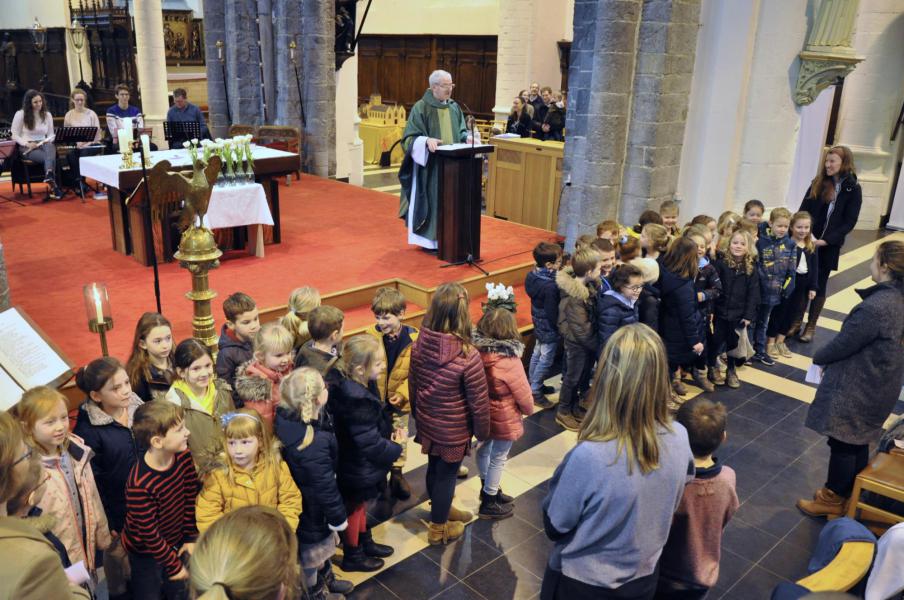 Zomergem Gezinsviering met Eerste Communicanten © Paul Van Kerrebrouck