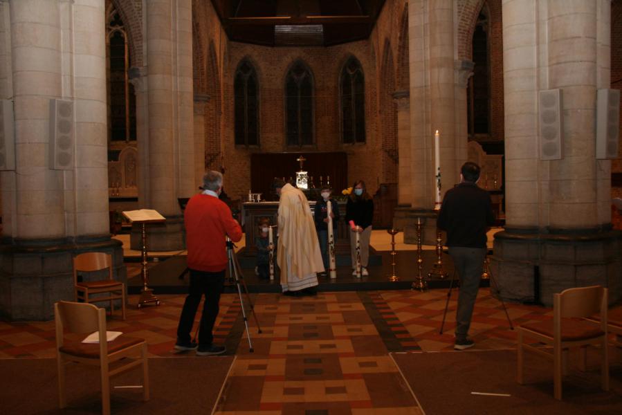 De viering werd coronaproof gefilmd © Pastorale Eenheid O.L.V. Krekedal Kortemark