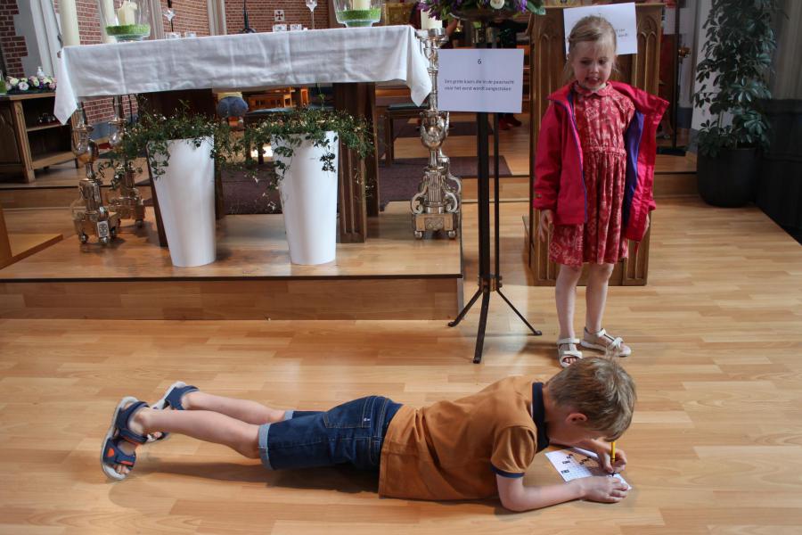 Kerkverkenning van de eerste communicanten © RvH