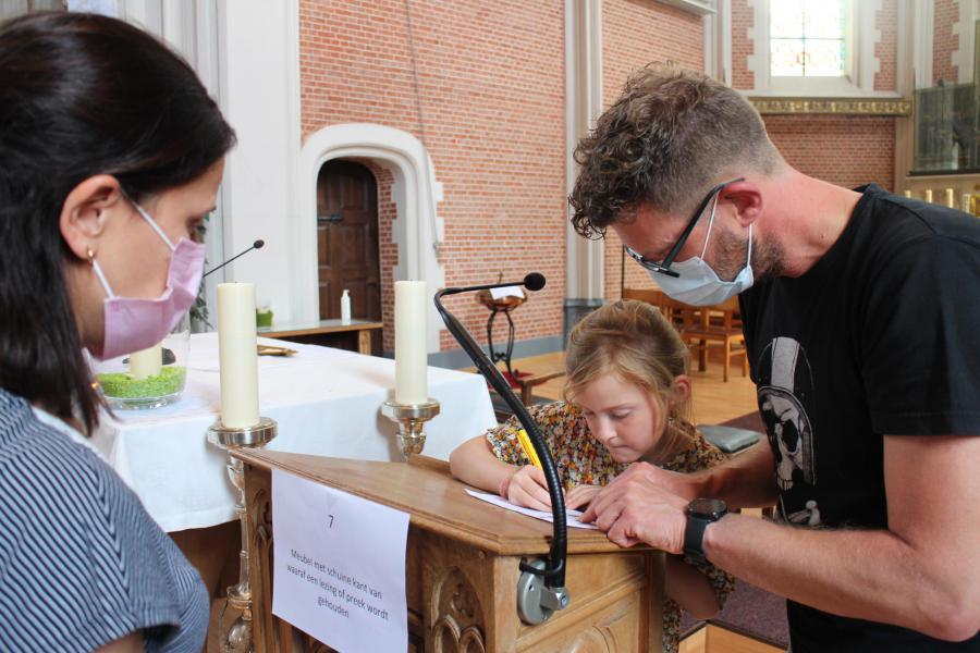 Kerkverkenning van de eerste communicanten © RvH