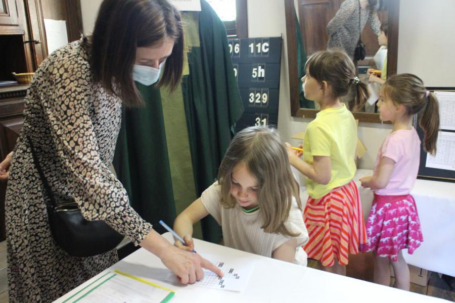 Kerkverkenning van de eerste communicanten © RvH