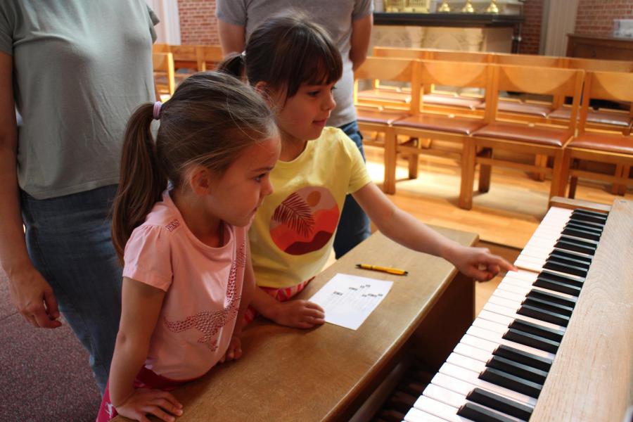 Kerkverkenning van de eerste communicanten © RvH