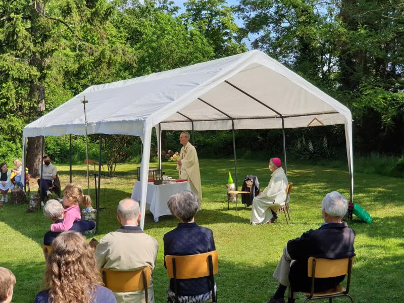 Onverwacht was ook monseigneur Kockerols van de partij. © Dirk Adams