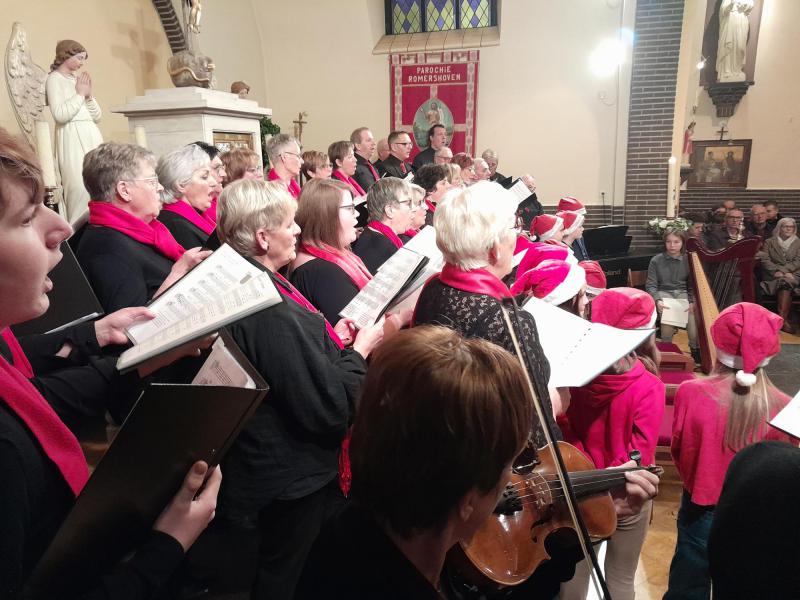 Ook in Romershoven was het een stemmige kerstviering 