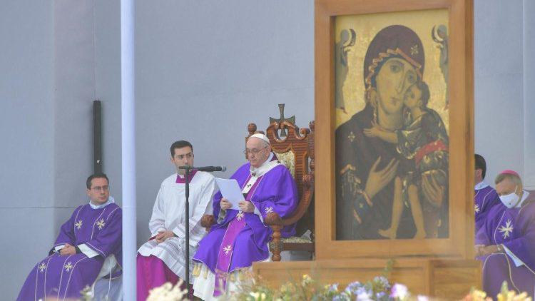 Paus Franciscus tijdens de openluchtviering in Floriana, een voorstad van de Maltese hoofdstad Valetta © VaticanNews