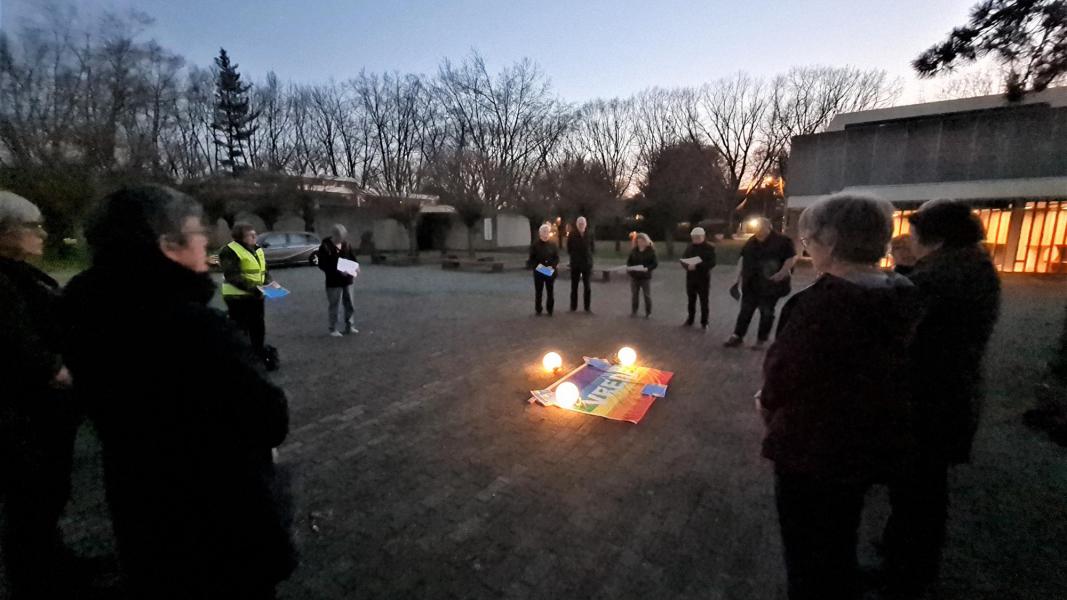 Stil protest terwijl de avond valt © Attent, PR