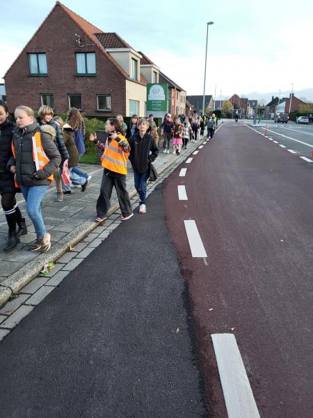 De vormelingen van Sint-Rita en Sint-Augustinus samen op weg 