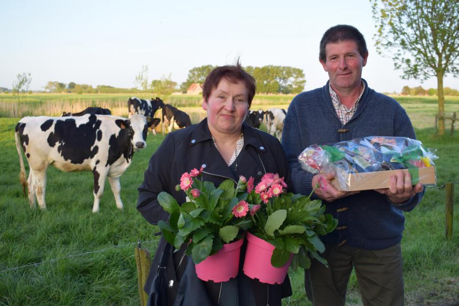 Eddy en Ingrid worden bedankt voor hun gastvrijheid © Marieke VanderSchaeghe