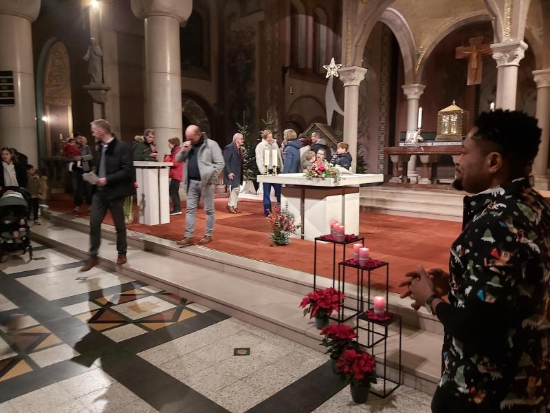 Bezoek aan kerststal - kerst 2023 © PE Sint-Andreas Middelkerke