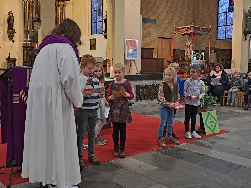 Hoe Lang Duurt Kerkdienst Eerste Communie Instapviering Eerste Communie Zwevezele | Kerknet