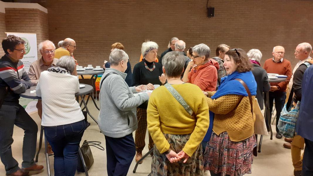 Elkaar al leren kennen bij een broodje  © Attent