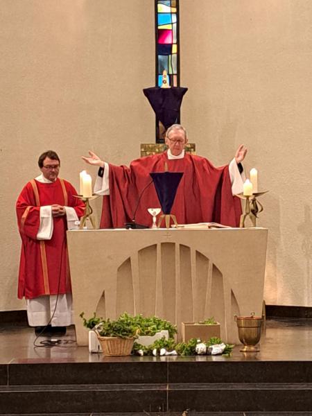 Rector en diaken Tom Utterhaegen © Gracy Peelman