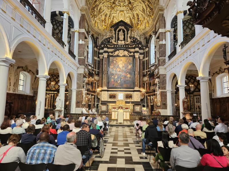 Eucharistie op zondag © Luc De Bolle