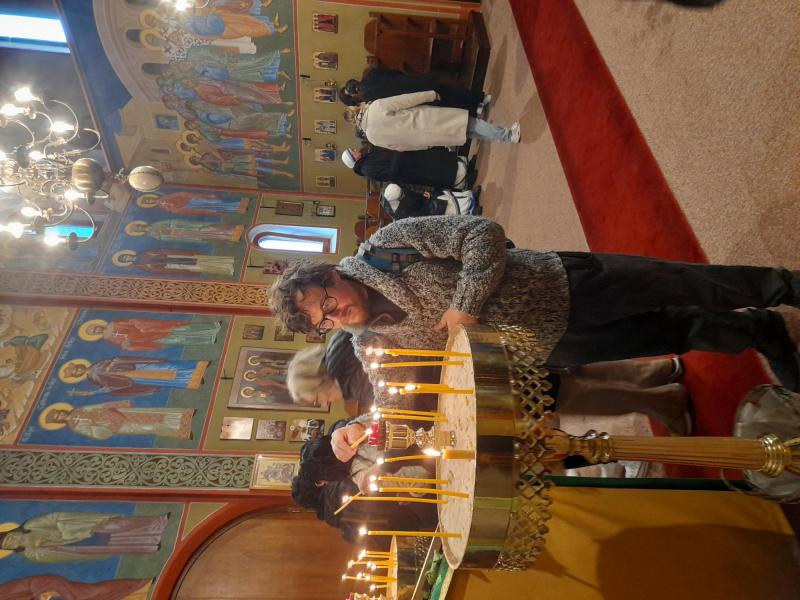 Seppe bij het bezoek aan de Orthodoxe kerk in Gent in januari 2024 © PM
