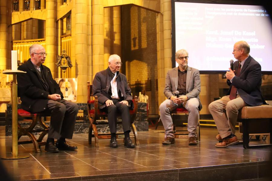 Groepsgesprek met drie Belgische synodevaders o.l.v. Paul Delva © Vincent Le Bihan