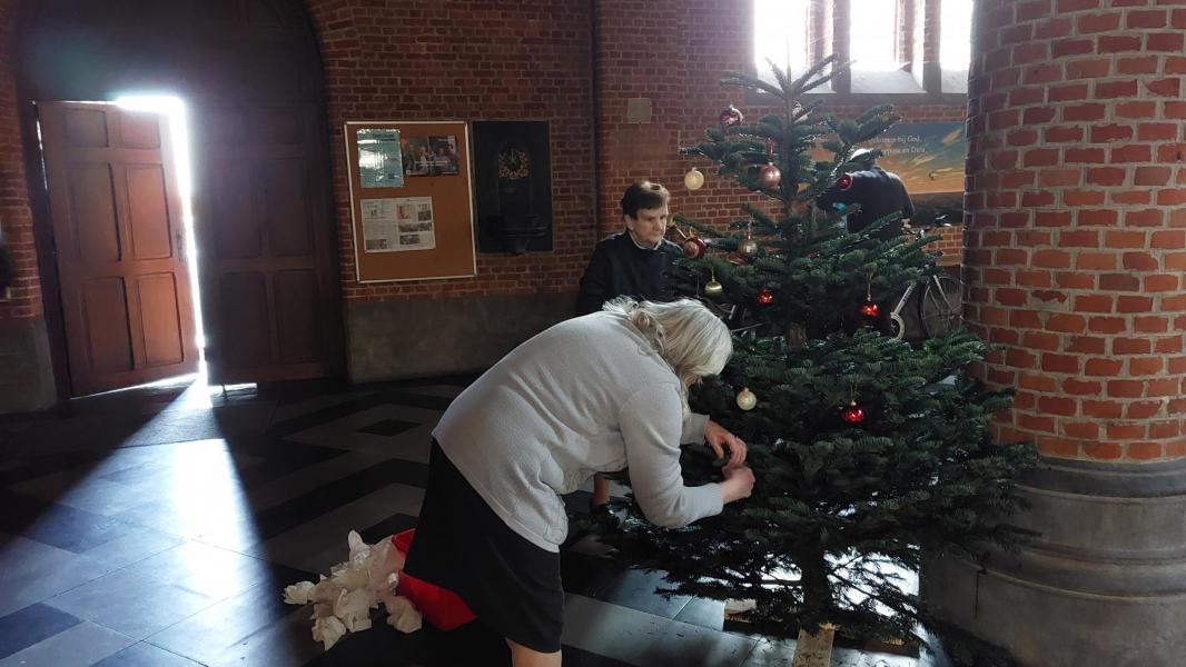 Opbouw kerststal en kerstversiering 4 © Dirk Adams