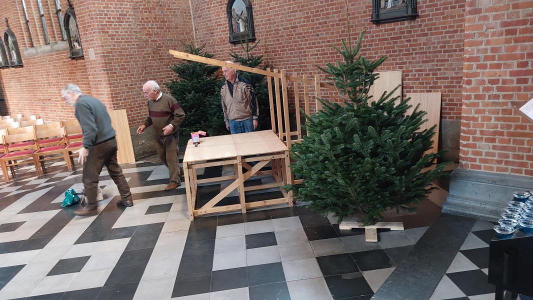 Opbouw kerststal en kerstversiering 5 © Dirk Adams