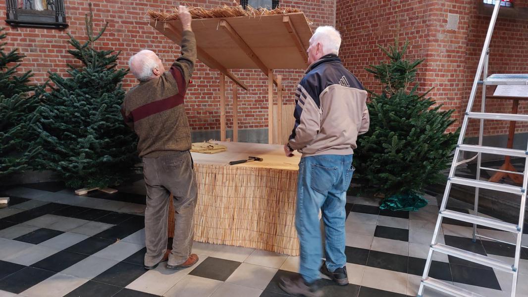 Opbouw kerststal en kerstversiering 6 © Dirk Adams