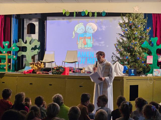kerstviering met de leerlingen van de school De Horizon in Zwevezele 