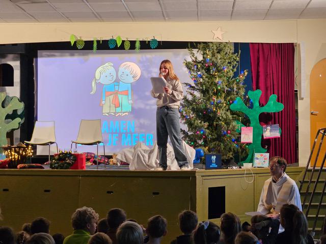 kerstviering met de leerlingen van de school De Horizon in Zwevezele 