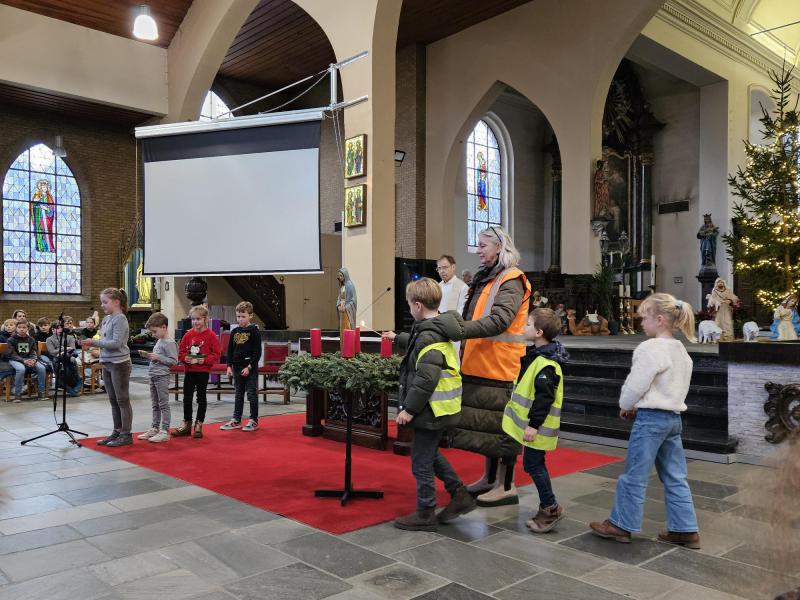 kerstviering met de leerlingen van de school De Regenboog in Zwevezele 