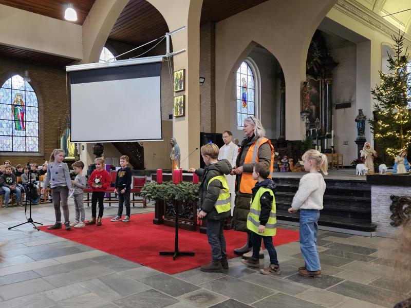 kerstviering met de leerlingen van de school De Regenboog in Zwevezele 