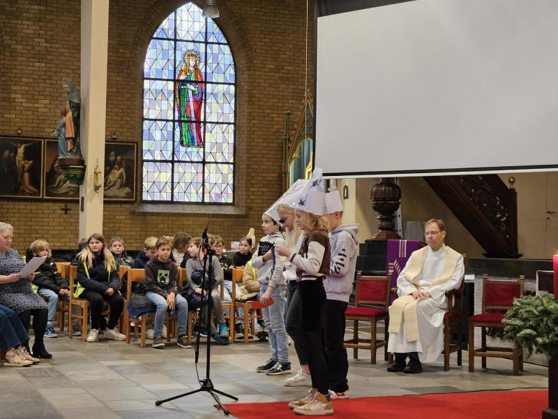 kerstviering met de leerlingen van de school De Regenboog in Zwevezele 