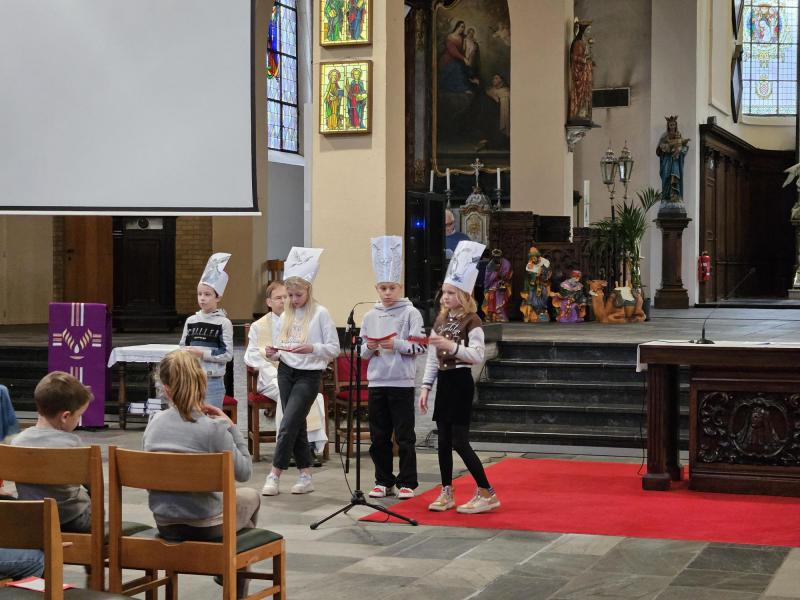 kerstviering met de leerlingen van de school De Regenboog in Zwevezele 