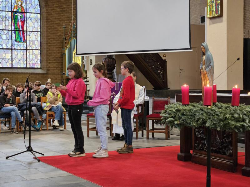 kerstviering met de leerlingen van de school De Regenboog in Zwevezele 