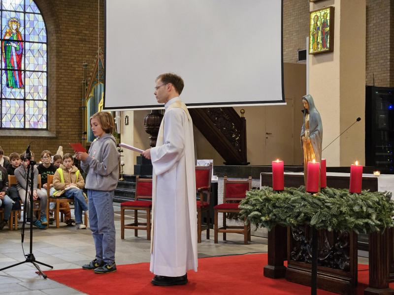 kerstviering met de leerlingen van de school De Regenboog in Zwevezele 