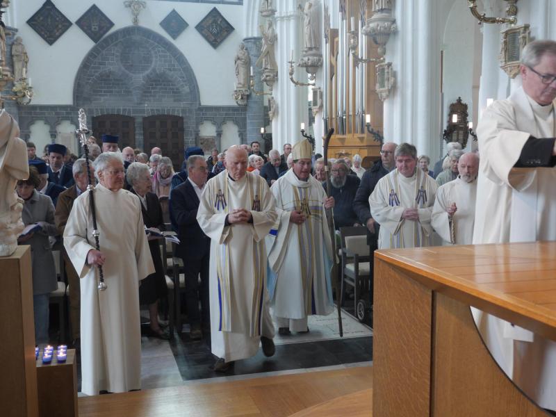 Intredestoet pontificale mis © Brugge-Mariastad vzw