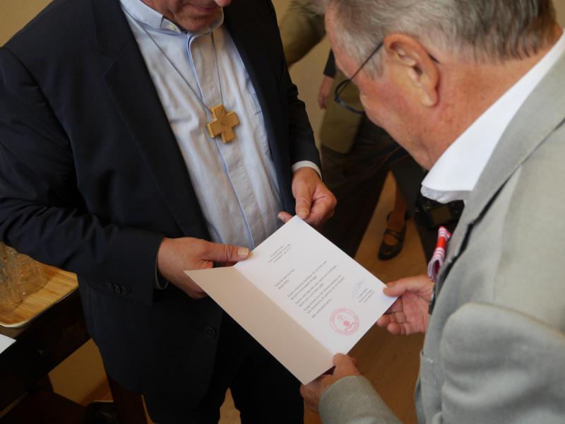 Bij het ereteken hoort een oorkonde. 