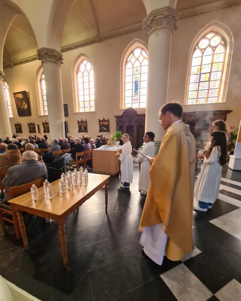 Paasviering in de Sint-Amanduskerk te Wingene 