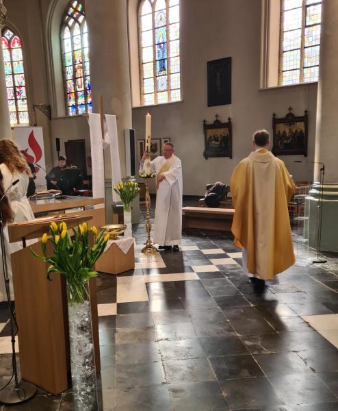 Paasviering in de Sint-Amanduskerk te Wingene 