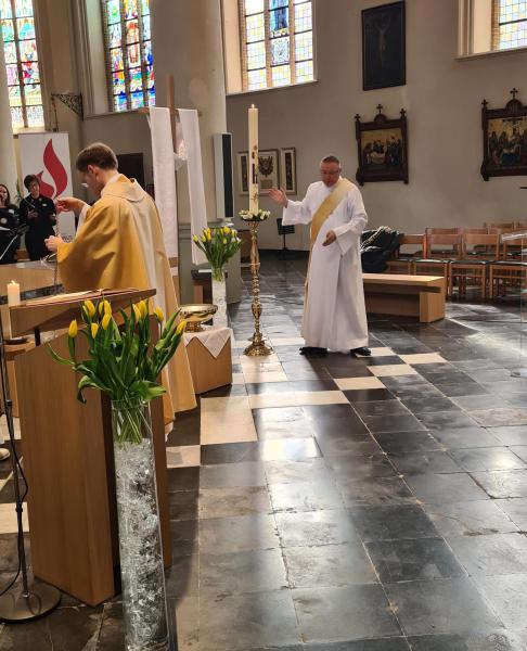 Paasviering in de Sint-Amanduskerk te Wingene 