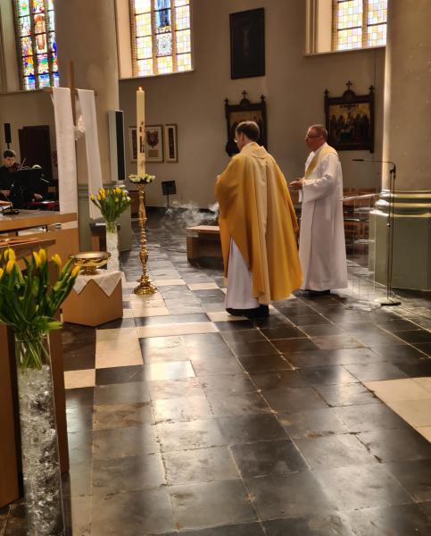 Paasviering in de Sint-Amanduskerk te Wingene 
