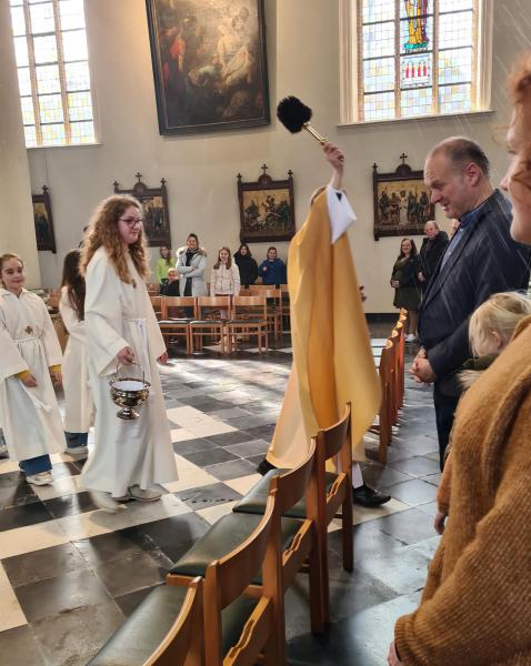 Paasviering in de Sint-Amanduskerk te Wingene 